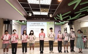 114學年度國中部第一次定期評量學習楷模頒獎代表照片