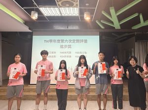 114學年度高中部第六次定期評量學習楷模及進步獎頒獎0904代表照片