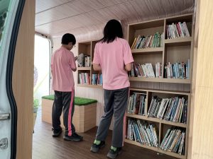 114學年度第2學期校園行動書車閱讀活動代表照片