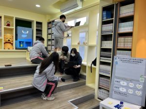 111.12.21-圖書館活化利用-高二數位設計策展代表照片